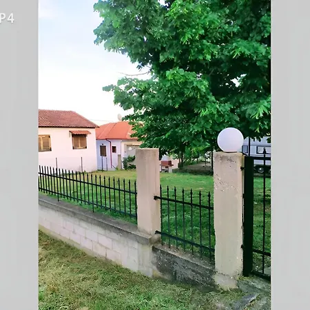 Nikos House בית נופש *