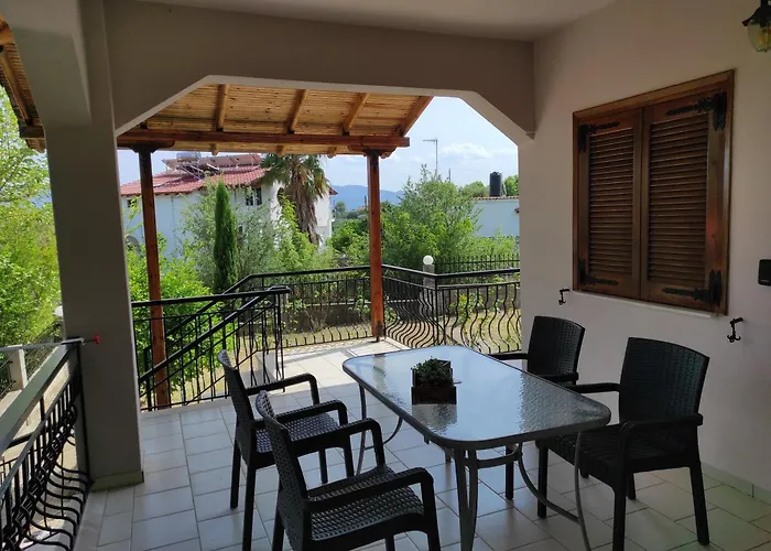 Nikos House 아스프로발타